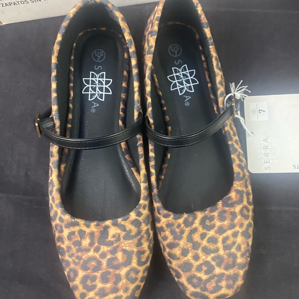 Serra Leopard Print Mary Jane Flats Ladies size 7 - Picture 3 of 10